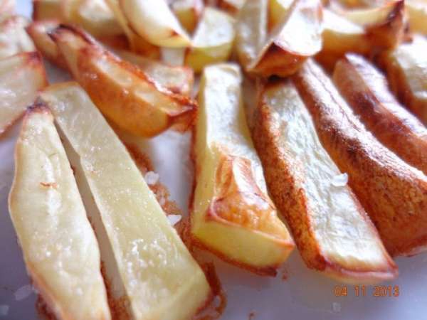 Готовый картофель должен быть с румяной корочкой и мягкий внутри. Не передержите в духовке! Выложить на блюдо и посыпать крупной морской солью, можно также добавить любимые приправы по вкусу. Дать полежать пару минут и можно кушать! Ни капли ЖИРА, только польза и вкус!
Попробуйте предложить детям (большим любителям картофеля фри)))) оценят на 100% Готовый картофель должен быть с румяной корочкой и мягкий внутри. Не передержите в духовке! Выложить на блюдо и посыпать крупной морской солью, можно также добавить любимые приправы по вкусу. Дать полежать пару минут и можно кушать! Ни капли ЖИРА, только польза и вкус!
Попробуйте предложить детям (большим любителям картофеля фри)))) оценят на 100%