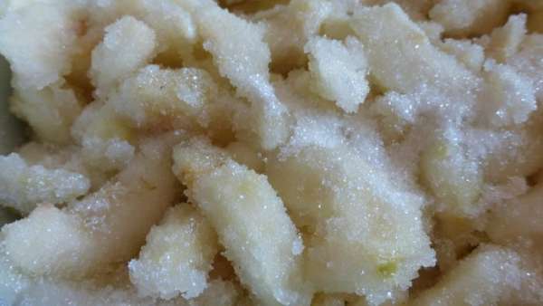 Пересыпать груши сахаром и выдержать сутки в холодильнике. Пересыпать груши сахаром и выдержать сутки в холодильнике.