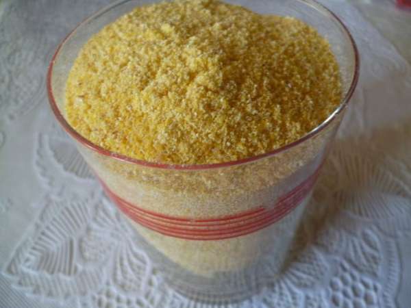 Смешать кукурузную и пшеничную муку.(вот таким стаканом я пользуюсь) Смешать кукурузную и пшеничную муку.(вот таким стаканом я пользуюсь)