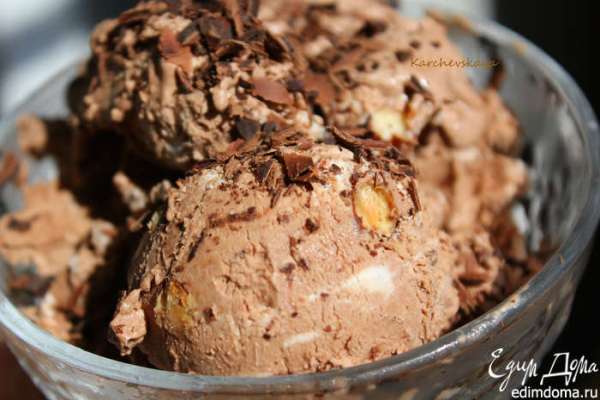 Примите к сведенью! Домашнее мороженое не хранится в морозилке долго, оно кристаллизуется. Готовьте на один раз.
