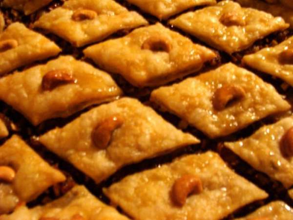 Полить медово-сахарным сиропом и оставить на несколько часов для пропитки.
Удобно оставить на ночь. Полить медово-сахарным сиропом и оставить на несколько часов для пропитки.
Удобно оставить на ночь.