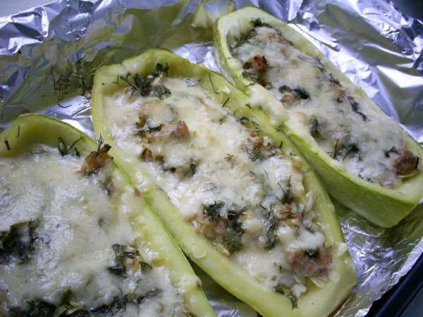 Угощаем домочадцев вкусным, сочным и ароматным блюдом. Приятного аппетита!