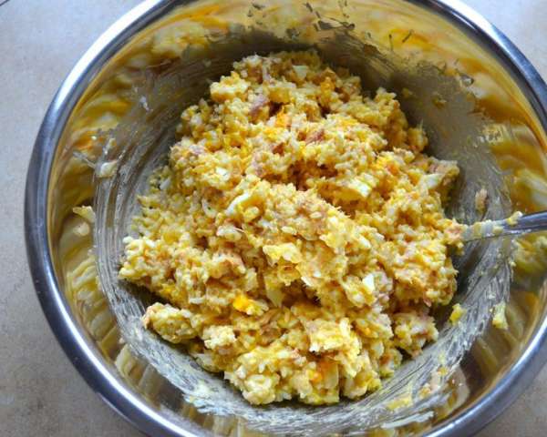 Заправить все майонезом, посолить и поперчить по вкусу и перемешать. Начинка готова. Она получается очень вкусной:) Заправить все майонезом, посолить и поперчить по вкусу и перемешать. Начинка готова. Она получается очень вкусной:)