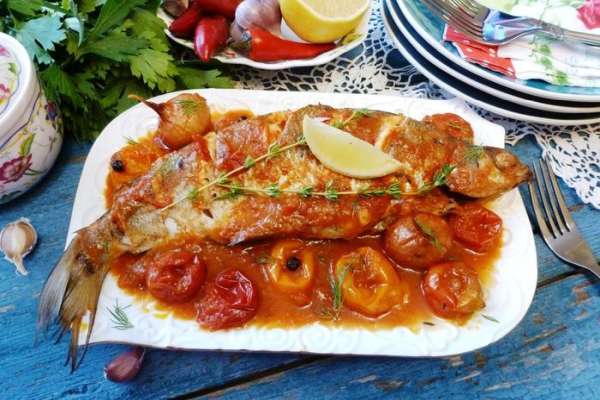Подаем рыбу к столу, полив соусом. Ну очень вкусно!
Кстати, этот соус можно использовать для спагетти, если останется конечно! Подаем рыбу к столу, полив соусом. Ну очень вкусно!
Кстати, этот соус можно использовать для спагетти, если останется конечно!
