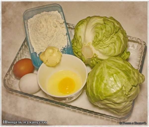 Основные продукты – вот они. Два кочана капусты, пару яиц, муки стакан – не больше и масла понемногу. Коровьего и растительного. Ну и, конечно, соль понадобится.