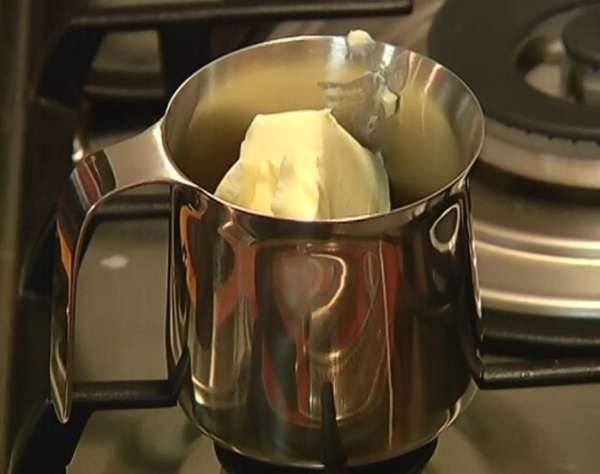 Сливочное масло растопить. Сливочное масло растопить.