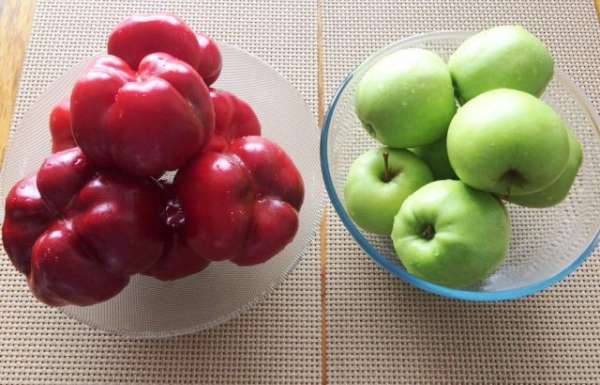 В оригинальном рецепте яблоки предполагались сорта Джонатан. Но я люблю очень яблоки Голден, особенно самые зеленые, вот их и использую при мариновании. Главное яблоки должны быть сочными и твердыми, чтобы не превратились при бланшировании в переваренный картофель.