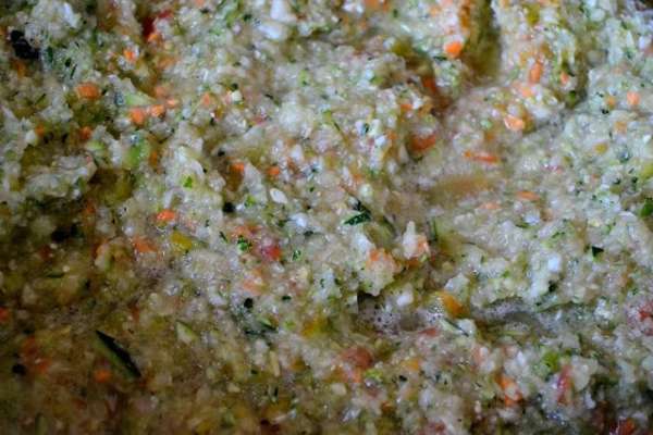 Все овощи измельчаем - мясорубкой или блендером. Я делаю это ножом в комбайне. Все овощи измельчаем - мясорубкой или блендером. Я делаю это ножом в комбайне.