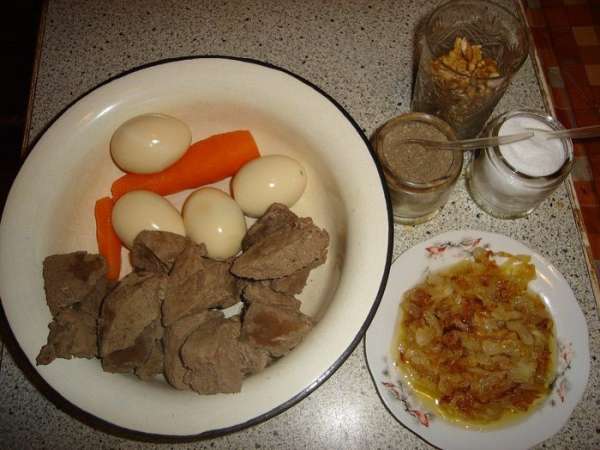 Все ингридиенты готовы.. пропустить все через мясорубку 3 раза Все ингридиенты готовы.. пропустить все через мясорубку 3 раза