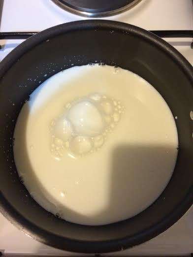 Молоко слегка подогреть.
