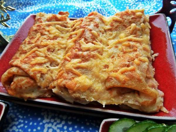 В таком запечённом виде блины ещё вкуснее и сытнее, мужчины будут довольны! Их даже можно взять на работу и разогреть в микроволновке.