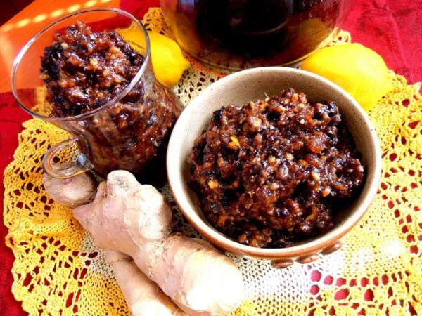 И получаем продукт,готовый к употреблению! Одну часть массы я спрятала в баночку под крышку и убрала в холодильник...Вторую часть пока оставила на столе,но в жару лучше не оставлять долго в комнате! И получаем продукт,готовый к употреблению! Одну часть массы я спрятала в баночку под крышку и убрала в холодильник...Вторую часть пока оставила на столе,но в жару лучше не оставлять долго в комнате!