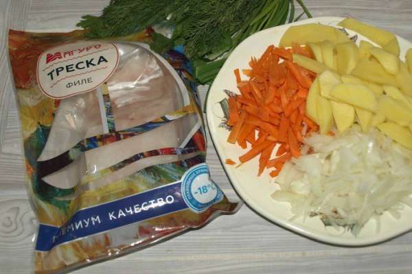 Количество продуктов указано в очищенном виде. Довести до кипения заранее приготовленный куриный бульон. Картофель нарезать ломтиками, морковь — соломкой, лук — полукольцами. Стебли петрушки и укропа мелко порубить. Количество продуктов указано в очищенном виде. Довести до кипения заранее приготовленный куриный бульон. Картофель нарезать ломтиками, морковь — соломкой, лук — полукольцами. Стебли петрушки и укропа мелко порубить.