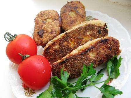 Получилось вкусно, но нефотогенично. Поэтому на фото у меня свежие помидорки. Приятного аппетита!