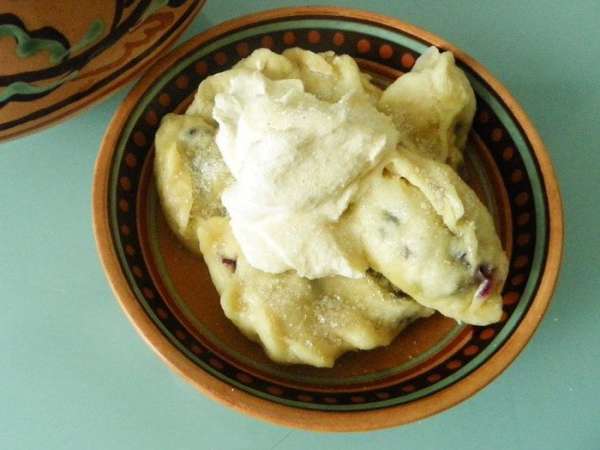 Подавать с домашней сметаной, сахарком и хорошим настроением :)