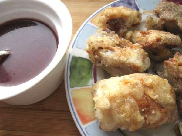  Подать блюдо порционно, полив соусом и украсив малиной и веточками тимьяна.

