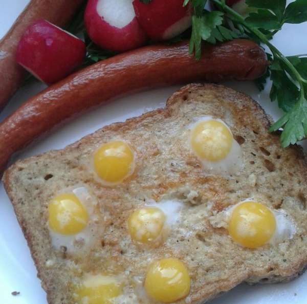 Подать можно с сосисками, овощами и зеленью. Подать можно с сосисками, овощами и зеленью.
