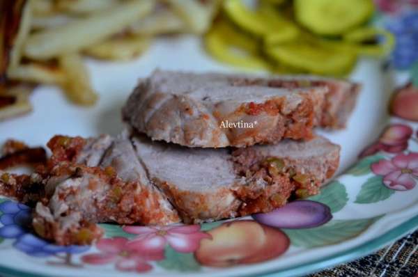 Разрезаем и подаем к столу с гарниром. Нежно, слегка остро и вкусно.