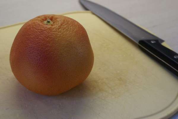 Грейпфруты вымыть.