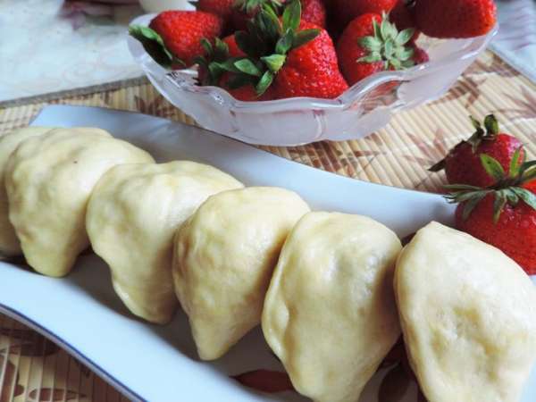 Очень вкусно и в горячем, и в теплом виде. Классика жанра такие вареники есть со сметаной, что в нашей семье все и делают, за исключением меня. Я их ем просто так))) Очень вкусно и в горячем, и в теплом виде. Классика жанра такие вареники есть со сметаной, что в нашей семье все и делают, за исключением меня. Я их ем просто так)))