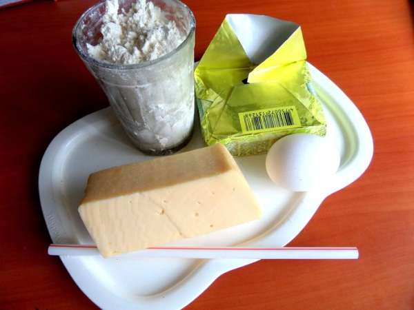 Продукты для теста...Муки ушло 135 грамм+на доску грамм 15,всего нужно 1,5 стакана муки. Продукты для теста...Муки ушло 135 грамм+на доску грамм 15,всего нужно 1,5 стакана муки.