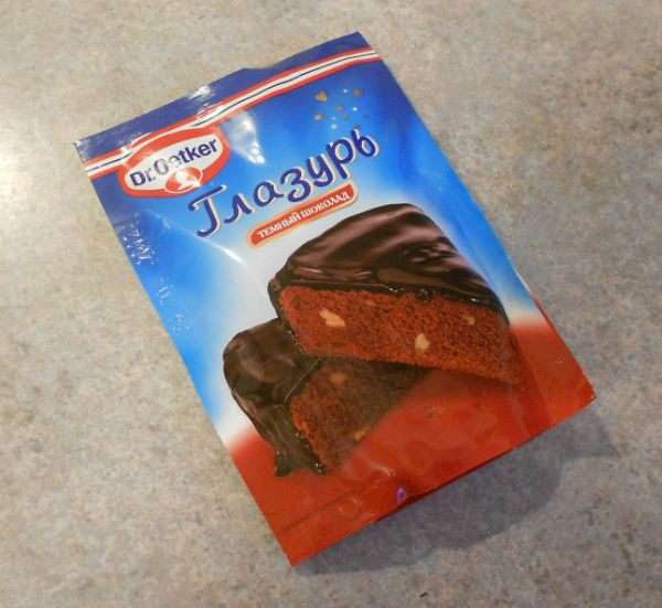 Растопить на водяной бане шоколад и масло. Можно использовать готовую глазурь. Мне очень нравится вот такая. Растопить на водяной бане шоколад и масло. Можно использовать готовую глазурь. Мне очень нравится вот такая.