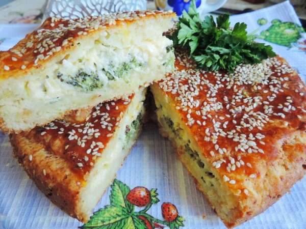 Вот такой вкусный и красивый пирог у нас получился. Приятного аппетита.