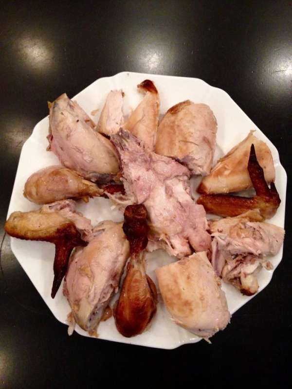 Остывшая курица еще более ароматная! Но и в горячем виде она безумно вкусная!