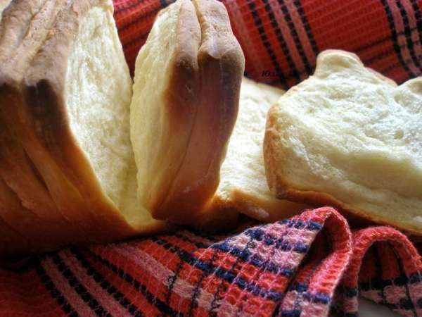 И не менее вкусный и ароматный музыкальный хлебушек от Вики (Ла Ванда) http://www.edimdoma.ru/retsepty/41730-italyanskiy-molochnyy-hleb-akkordeon-pane-al-latte-fisarmonica