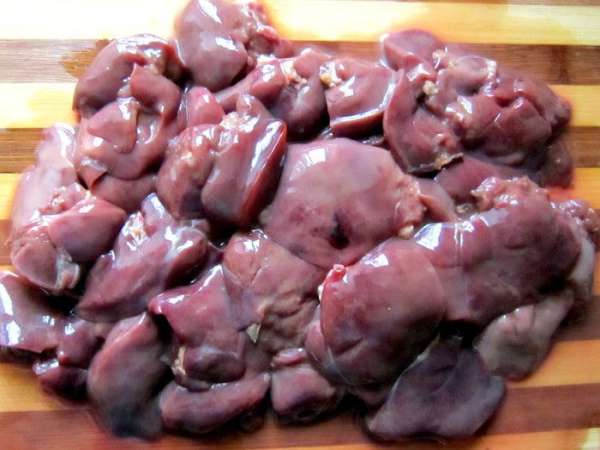 Промыть куриную печень.