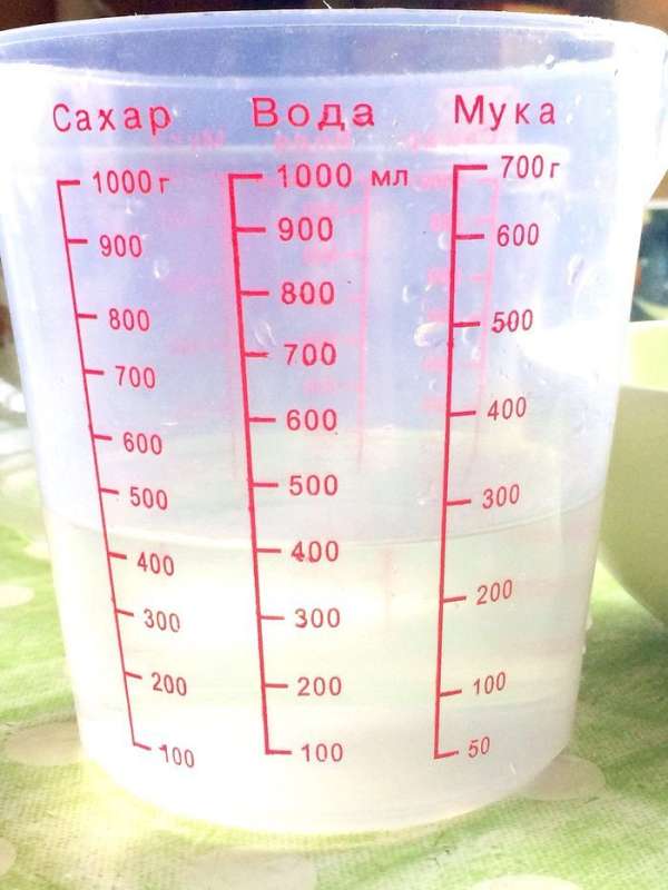 В емкость наливаем 400 мл теплой воды. В емкость наливаем 400 мл теплой воды.