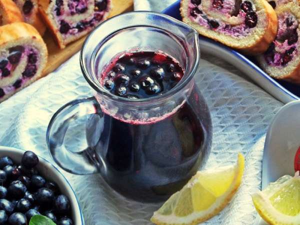 Разлить по бокалам. Можно процедить от ягод, но и так вкусно. Разлить по бокалам. Можно процедить от ягод, но и так вкусно.