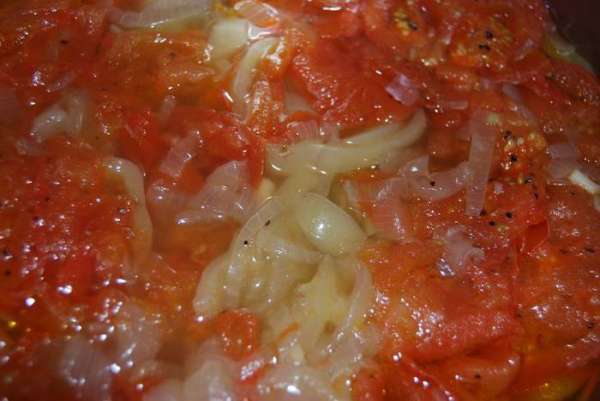 Теперь занимаемся другими делами и оставляем мясо с овощами томиться - чем дольше, тем лучше. Для готовности достаточно 3-4 часа, для неповторимой вкусности - сколько можете ждать! :) Я жду уже 5 часов, думаю еще часок подожду - просто нужно доделать один внезапный салатик!
А вообще летом я всегда с утра ставлю такую баранину томиться на уличной печи и к ужину все собираются на неповторимые ароматы!
Приглашаю и вас! :) Теперь занимаемся другими делами и оставляем мясо с овощами томиться - чем дольше, тем лучше. Для готовности достаточно 3-4 часа, для неповторимой вкусности - сколько можете ждать! :) Я жду уже 5 часов, думаю еще часок подожду - просто нужно доделать один внезапный салатик!
А вообще летом я всегда с утра ставлю такую баранину томиться на уличной печи и к ужину все собираются на неповторимые ароматы!
Приглашаю и вас! :)
