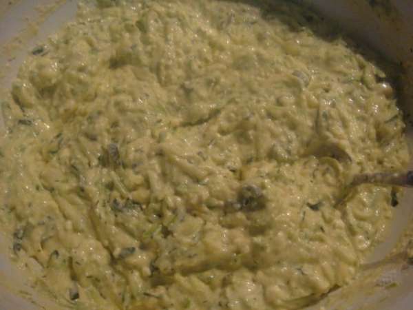 Масса получается густая.