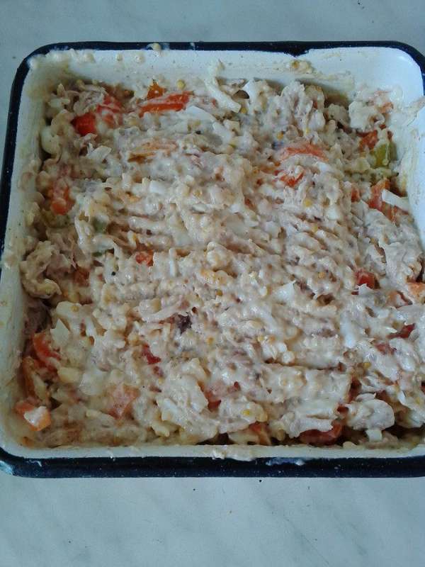 Для начинки подойдёт любое отварное мясо (у меня куриное), его мелко порубить, смешать с горчицей, сметаной, половиной сыра, болгарским перцем, отварные яйца натереть на терке. Всё смешать, соль и перец по вкусу. Для начинки подойдёт любое отварное мясо (у меня куриное), его мелко порубить, смешать с горчицей, сметаной, половиной сыра, болгарским перцем, отварные яйца натереть на терке. Всё смешать, соль и перец по вкусу.