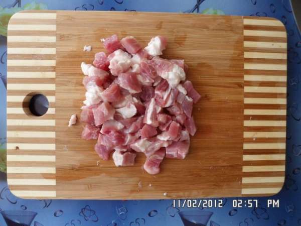 Помыть и нарезать мясо. Помыть и нарезать мясо.