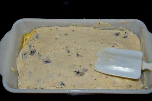 Форму смажем слив.маслом,обсыпаем мукой. Тесто выливаем в форму, распределяем лопаточкой. Ставим в разогретую духовку на 160 гр. Выпекаем примерно 70-80 мин. Центр проверяем зубочисткой. Форму смажем слив.маслом,обсыпаем мукой. Тесто выливаем в форму, распределяем лопаточкой. Ставим в разогретую духовку на 160 гр. Выпекаем примерно 70-80 мин. Центр проверяем зубочисткой.