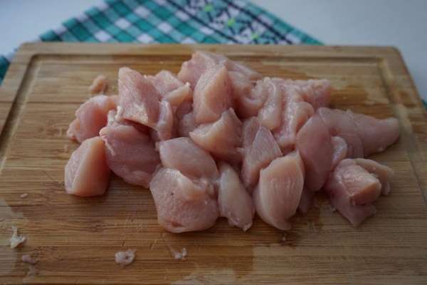 Мясо нарезать крупными кусками и…