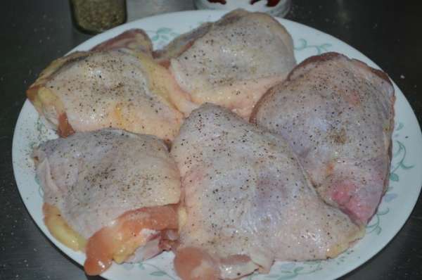 Кусочки курицы обсыпать солью и перцем.Жарить на на сред.огне(не на чугунной сковороде,из-за кислотности уксуса и помидор)!
Жарить каждую сторону 5мин. Переложить курицу со сковороды на
тарелку.
Кусочки курицы обсыпать солью и перцем.Жарить на на сред.огне(не на чугунной сковороде,из-за кислотности уксуса и помидор)!
Жарить каждую сторону 5мин. Переложить курицу со сковороды на
тарелку.