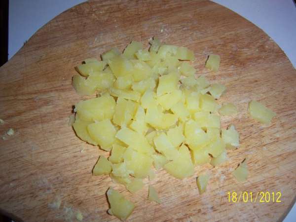 ...картошку нарезаем кубиками,всё остальное также нарезаем кубиками.