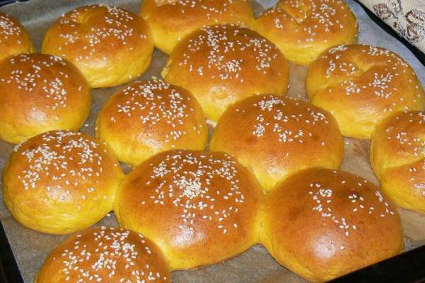 булочки можно кушать и с вареньем и с сыром,и просто так!