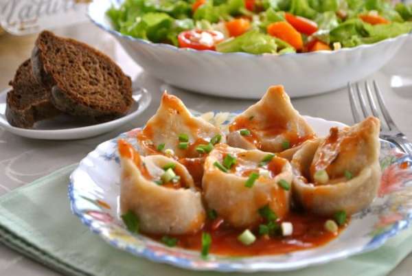 Поливаем кундюмы соусом. Посыпаем зеленью. Если Вы не поститесь, то вкусно со сметаной и, наверное, с майонезом. Муж ел без соуса, сказал, что томат перебивает вкус грибов. В общем, кому как нравится!
Приятного аппетита! Поливаем кундюмы соусом. Посыпаем зеленью. Если Вы не поститесь, то вкусно со сметаной и, наверное, с майонезом. Муж ел без соуса, сказал, что томат перебивает вкус грибов. В общем, кому как нравится!
Приятного аппетита!