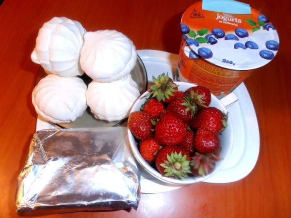 Покупаем зефир и пр.продукты. Советую поиграть на контрасте: если йогурт цветной (у меня с живой черникой), то зефир берите белый, а к цветному зефиру подойдёт светлый йогурт! Покупаем зефир и пр.продукты. Советую поиграть на контрасте: если йогурт цветной (у меня с живой черникой), то зефир берите белый, а к цветному зефиру подойдёт светлый йогурт!