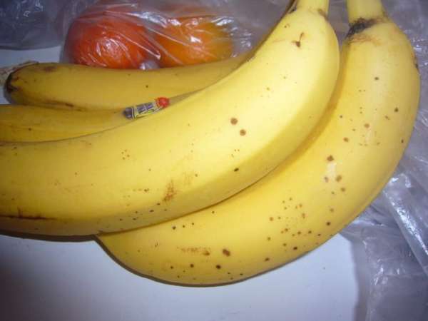 нарезать бананы дольками нарезать бананы дольками