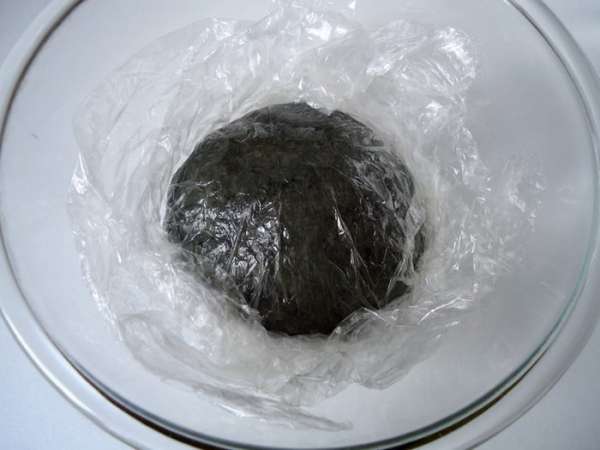 накрыть пленкой и оставить для брожения на 1-1,5 часа.

