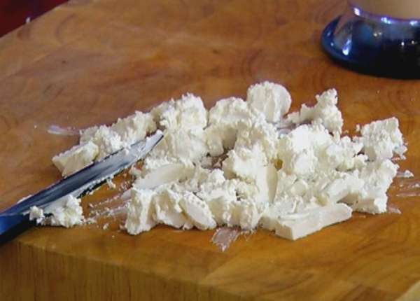 Фету порезать небольшими кусочками. Фету порезать небольшими кусочками.