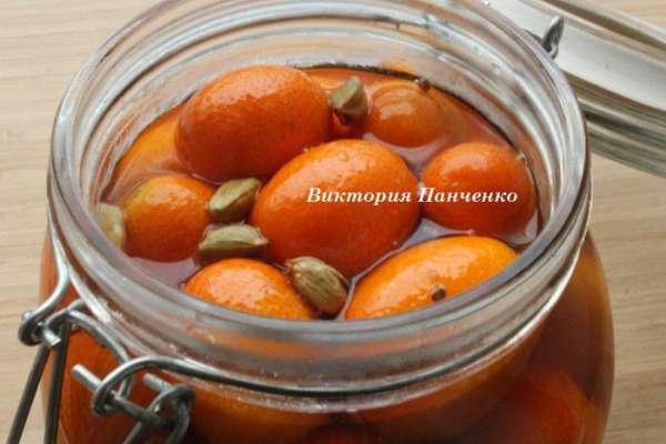 Залить кипящим маринадом подготовленные кумкваты и закрыть крышкой. Через сутки кумкваты будут готовы. Хранить в холодильнике. Залить кипящим маринадом подготовленные кумкваты и закрыть крышкой. Через сутки кумкваты будут готовы. Хранить в холодильнике.