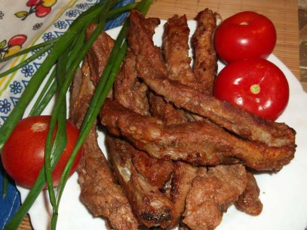 Через 40 минут можно снять фольгу и запекать мясо открытым, что бы подрумянилось.