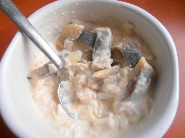 И смешиваем с соусом из сметанки. И смешиваем с соусом из сметанки.