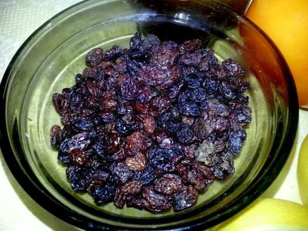 Изюм...тоже вкусно пропитанный соками будет!